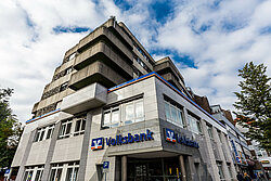<a href="/attraktionen/volksbank-marl-recklinghausen-eg-kurfuerstenwall-5" target="_self">Volksbank <span class="hit">Marl</span>-Recklinghausen eG</a>