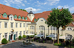 <a href="/attraktionen/best-western-premier-parkhotel-engelsburg-augustinessenstrasse-10-recklinghausen" target="_self">Best Western Premier Parkhotel Engelsburg</a>